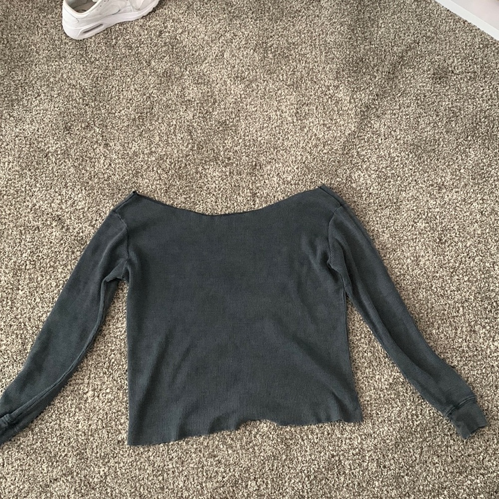 Grey long sleeve shirt
